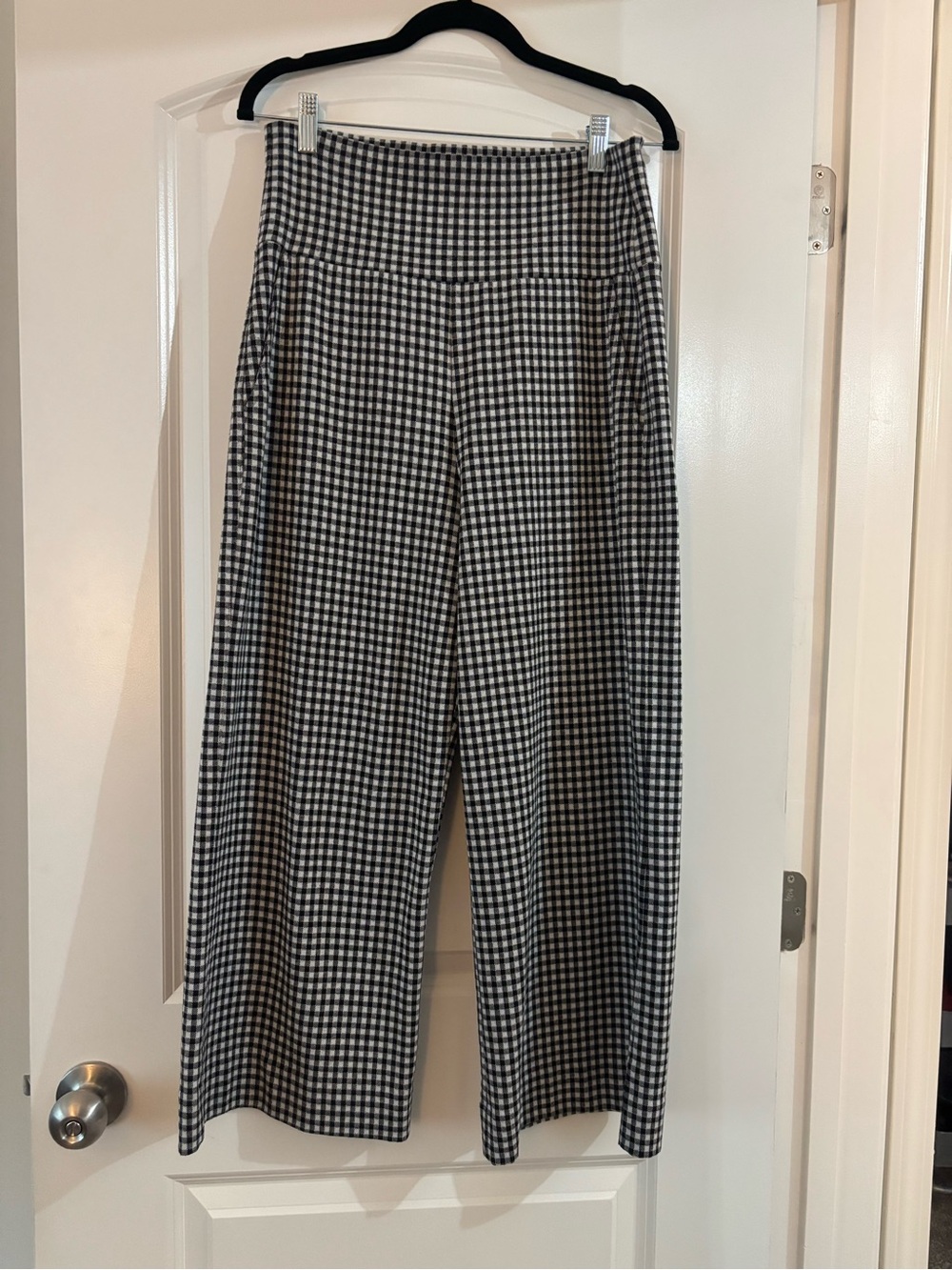 Cabi Bombshell Wide Leg
Gingham Cropped Stretch Pull On Pants - Picture 2 of 7